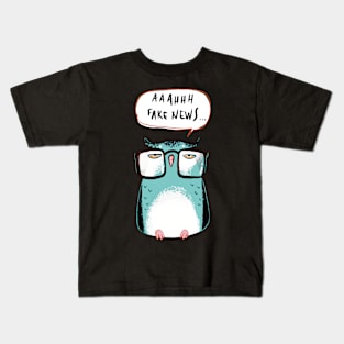 Fake news. Sarcastic owl Kids T-Shirt